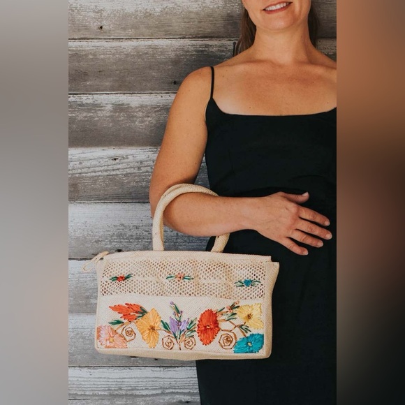 Vintage floral straw purse 13.5” x 8” x 2” - Picture 2 of 4